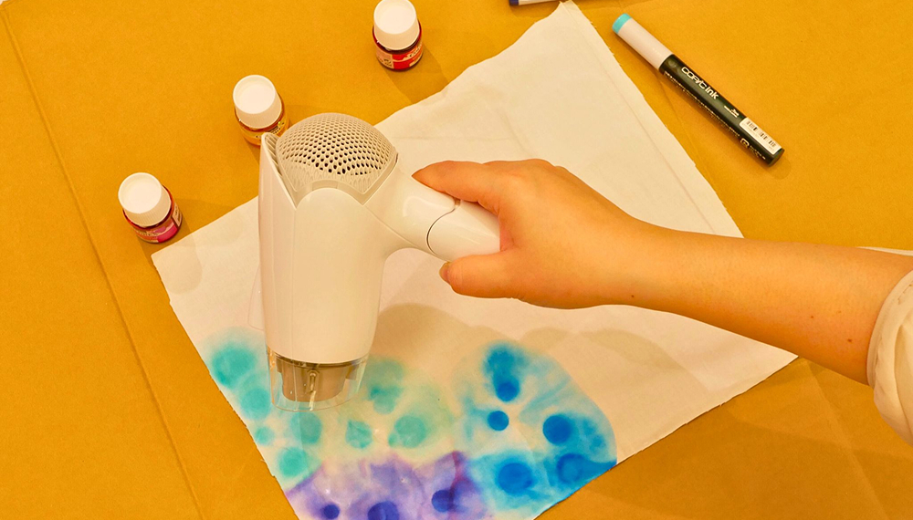 アルコールインクアートで彩る世界に一つだけの「Ecoうちわ作り」