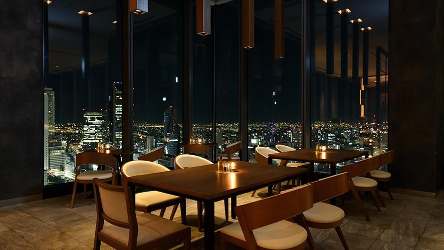夜景を間近にお楽しみいただける窓際
