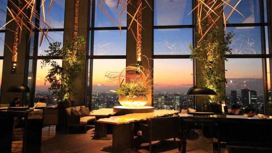 DINING &amp; BAR TABLE 9 TOKYO 内観（夕景）