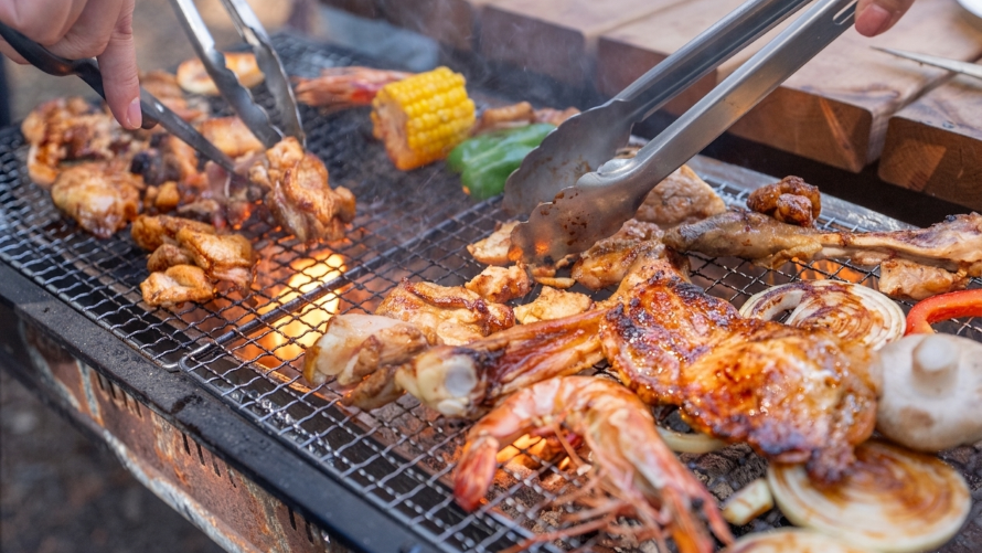 色とりどりの食材が並ぶ、見た目にも楽しい手ぶらでBBQ