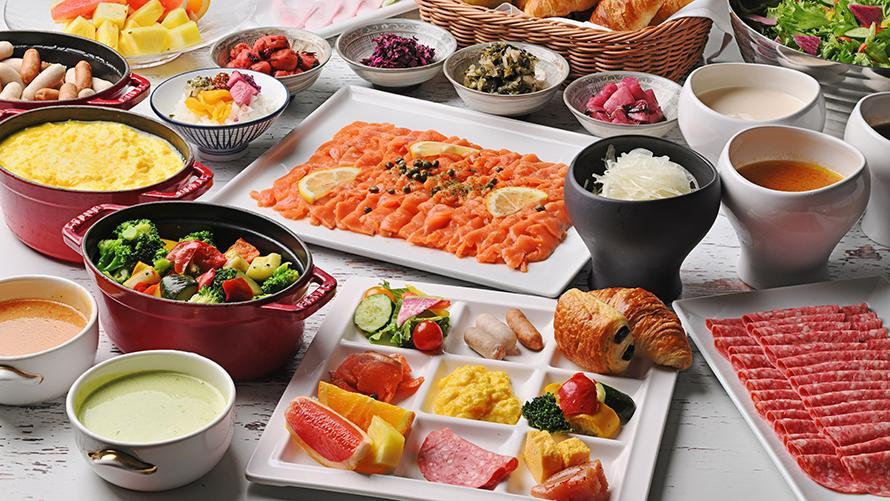 地元食材を使った和洋ブッフェ朝食をご用意しております。