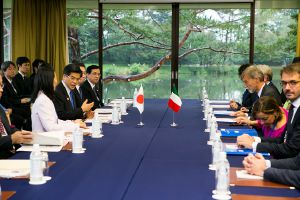 バイ会談