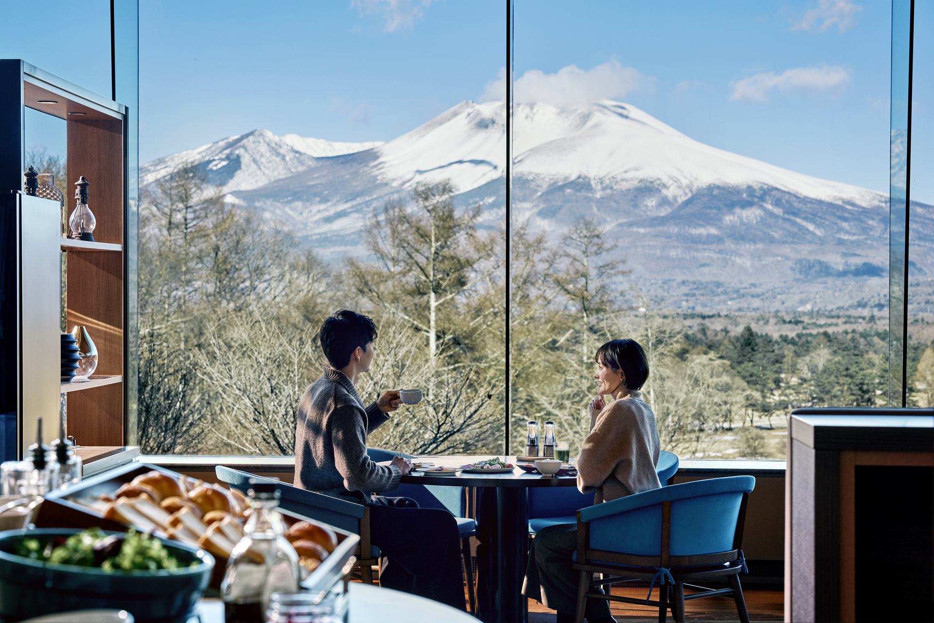 浅間山を望むレストランでの朝食