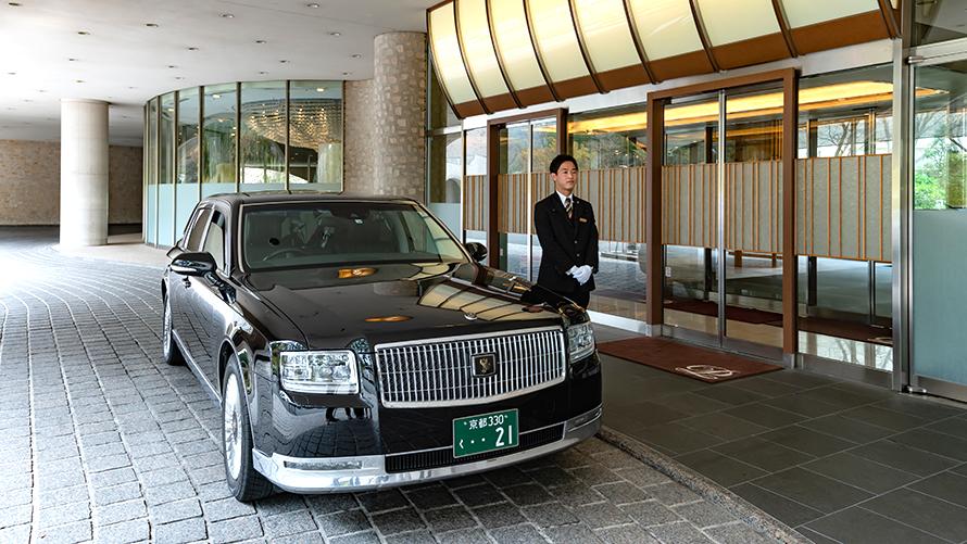 4:00Ｐ.Ｍ．ホテルを出発して、実相院門跡へ（ホテルにて送迎車を手配いたします）