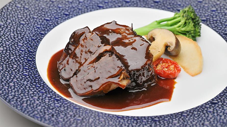 ランチコースメイン「牛肉の赤ワイン煮込み」