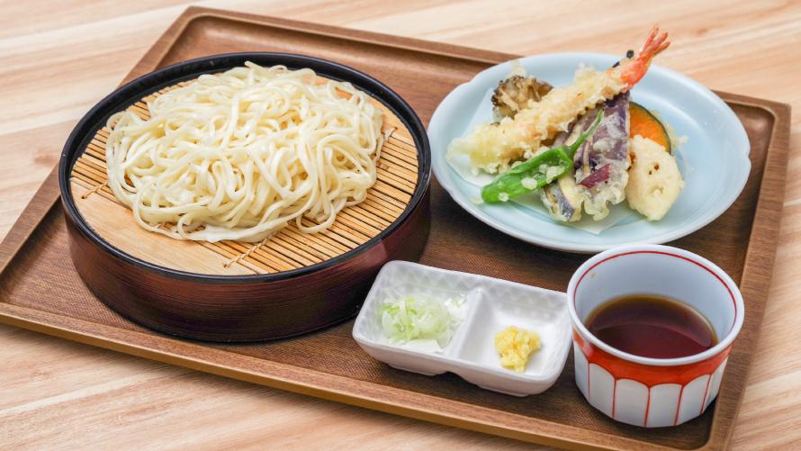 ざるうどん（天ぷら５種盛り）　画像