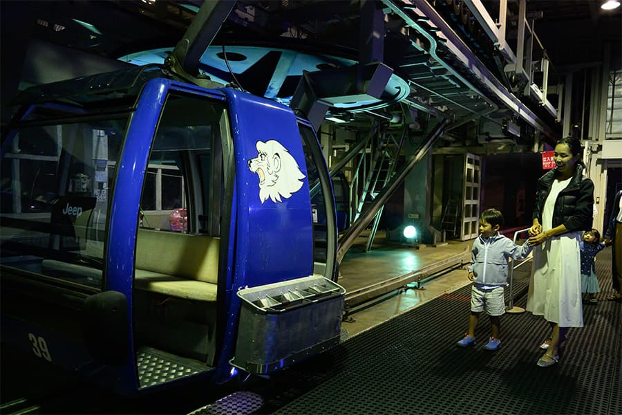 テラスまではHOSHIZORAゴンドラで片道8分ほどの空中散歩を
