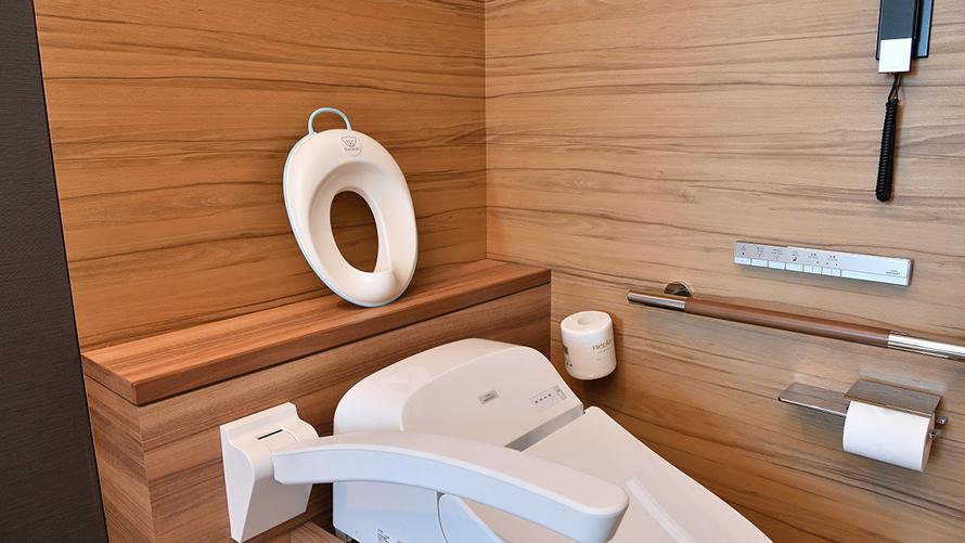トイレにお子さま用の便座が用意されている
