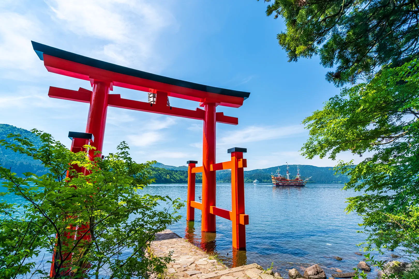 「神奈川県　箱根神社　平和の鳥居」