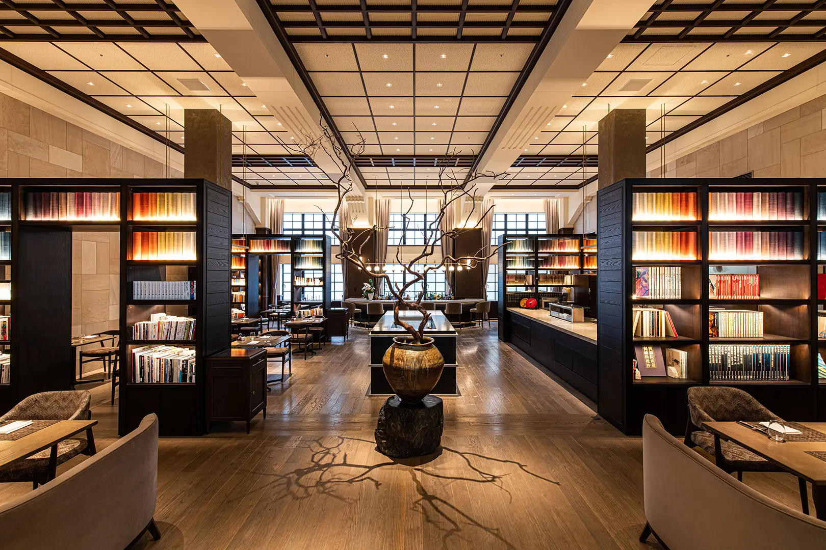 restaurant library the hotel seiryu 内観