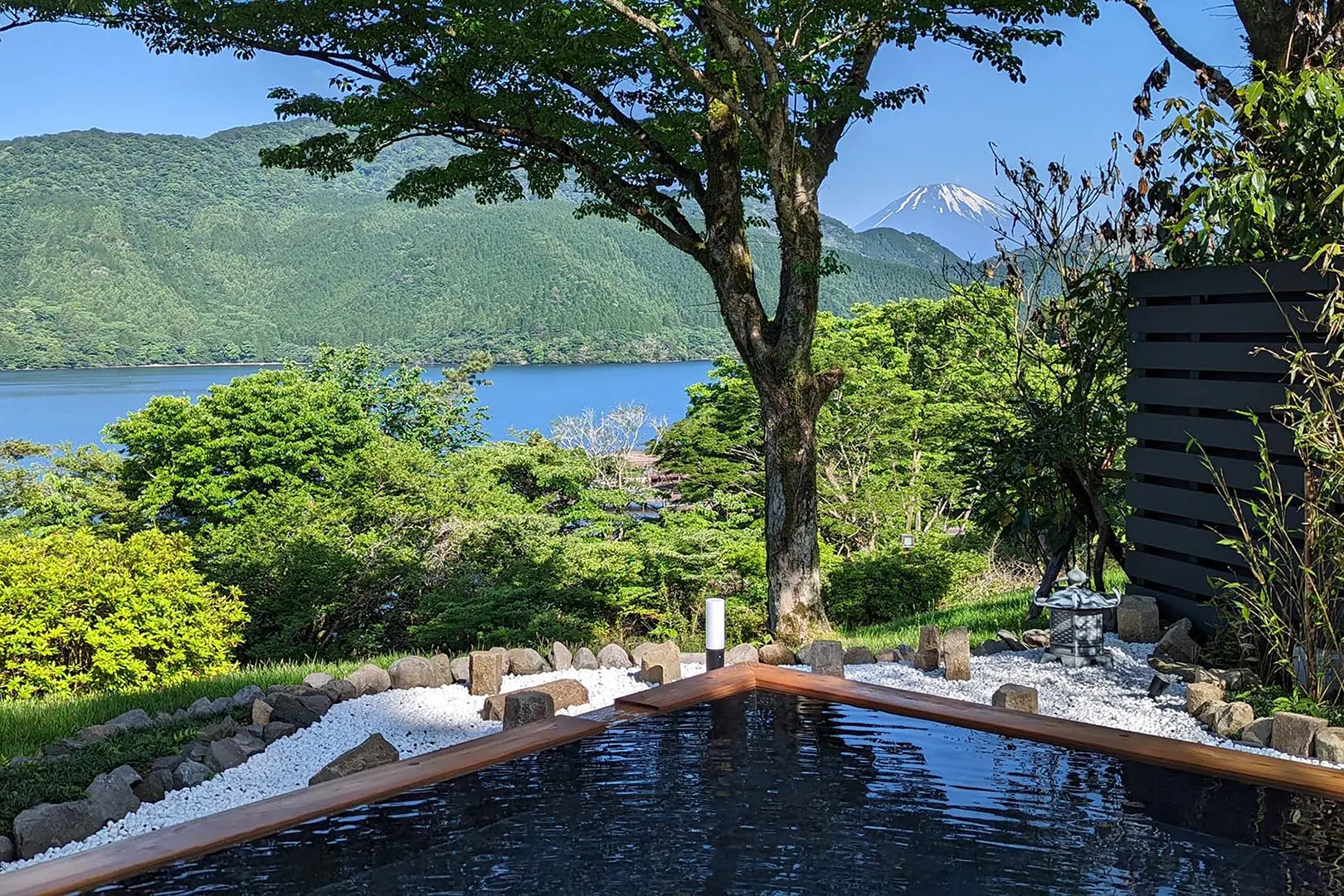 蛸川温泉 箱根 湖畔の湯 龍宮殿