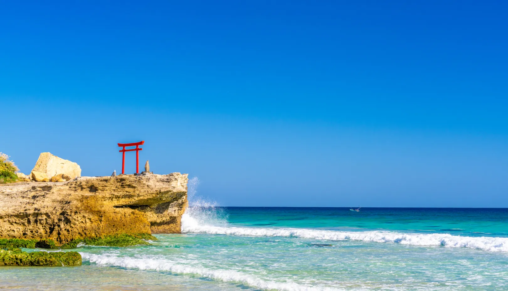 白浜海岸の絶景と鳥居