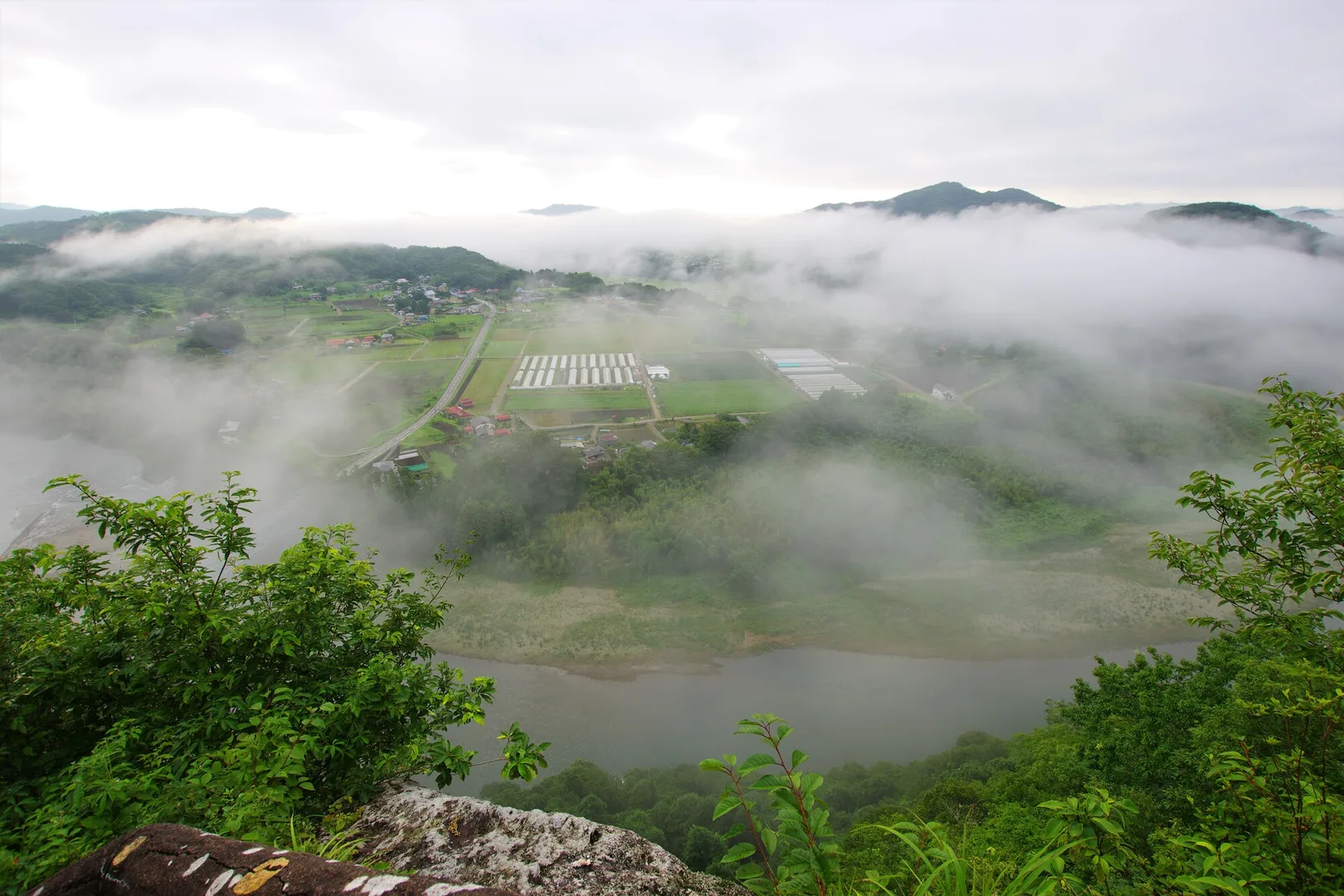 PIXTAより「鎌倉山から望む那珂川沿いの雲海」