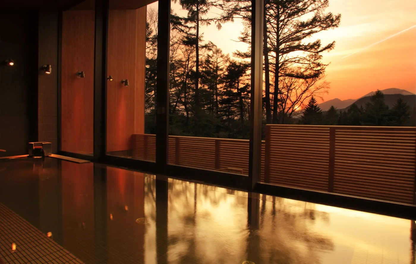 軽井沢プリンスホテル イースト公式Webサイトより「FOREST HOT-SPRING」