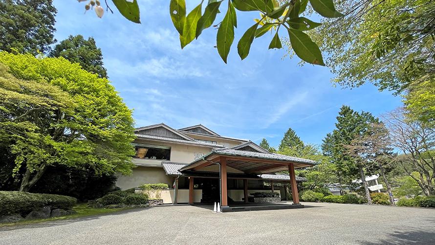 新緑の龍宮殿玄関