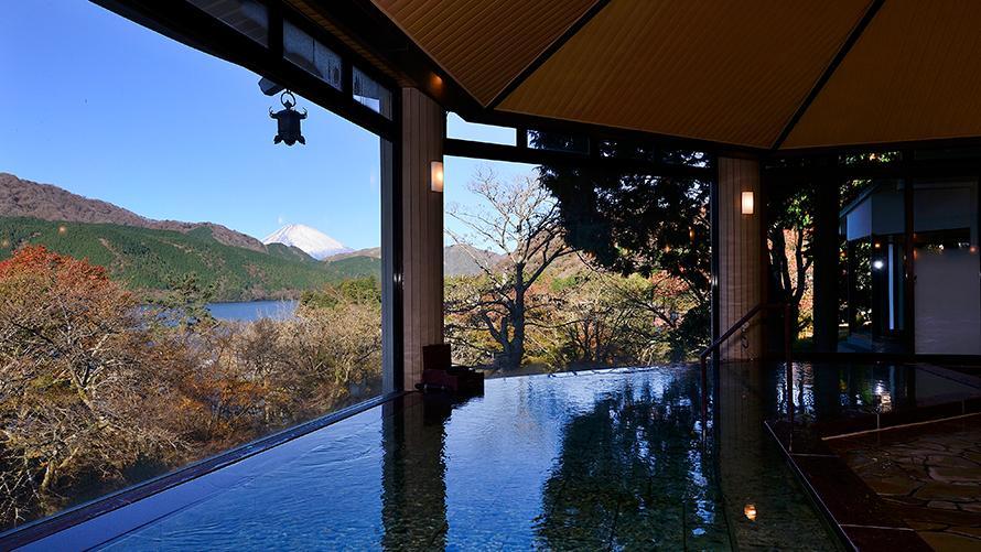 富士山を望む絶景日帰り温泉龍宮殿本館の男性半露天風呂