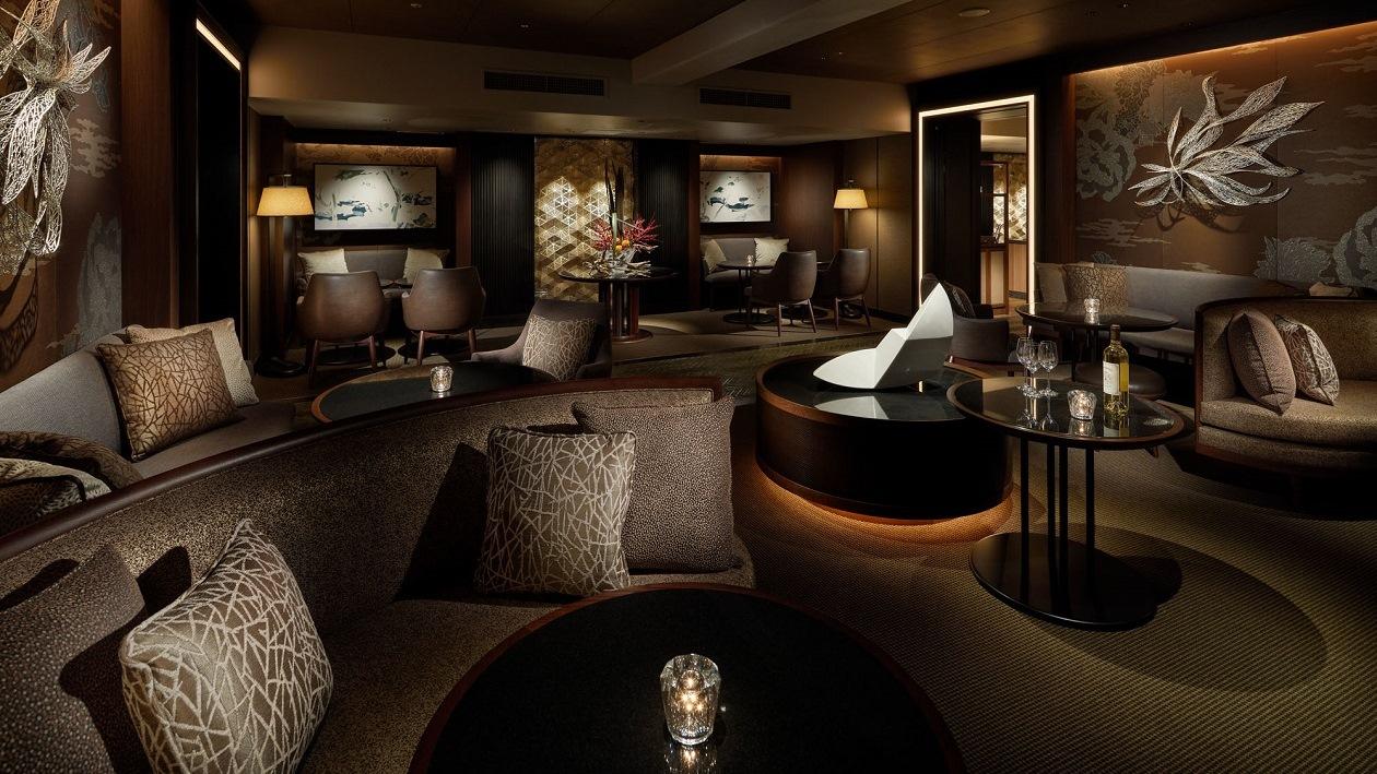 CLUB LOUNGE