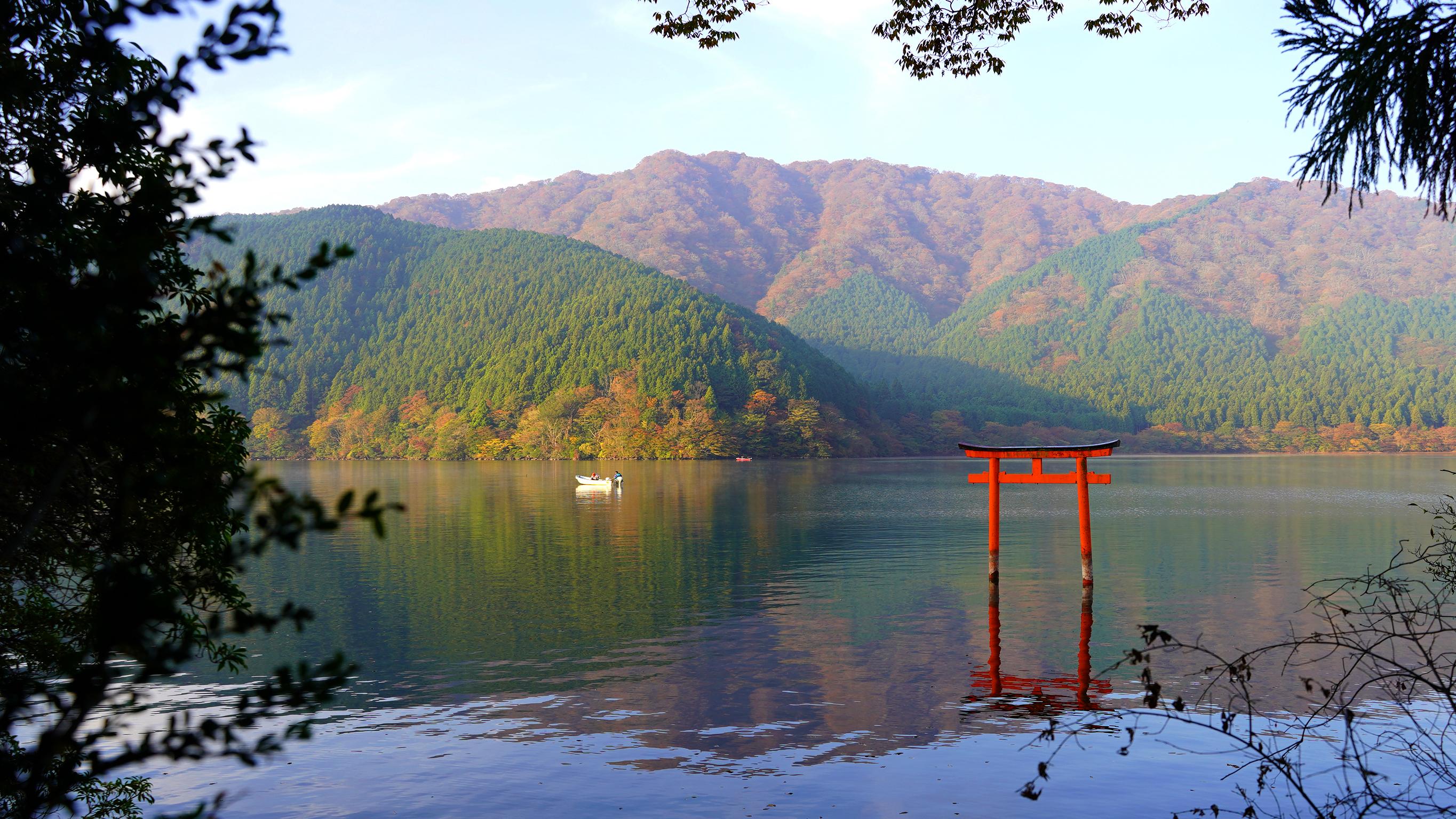 九頭龍神社から望む芦ノ湖